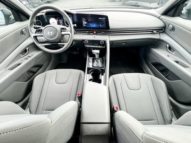New 2025 Hyundai Elantra SEL image 12