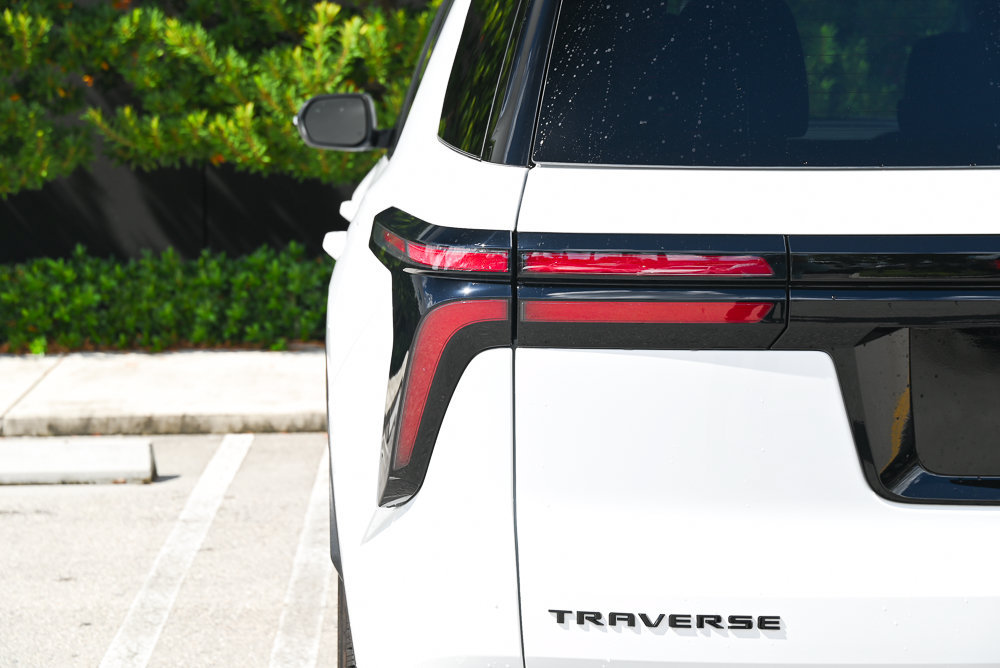 Used 2026 Chevrolet Traverse LT w/ Midnight/Sport Edition FWD image 6