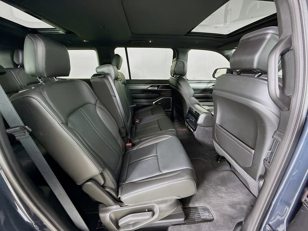 New 2025 Jeep Wagoneer 4WD image 30