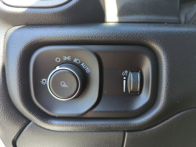 Used 2024 RAM 2500 Tradesman w/ Chrome Appearance Group image 34