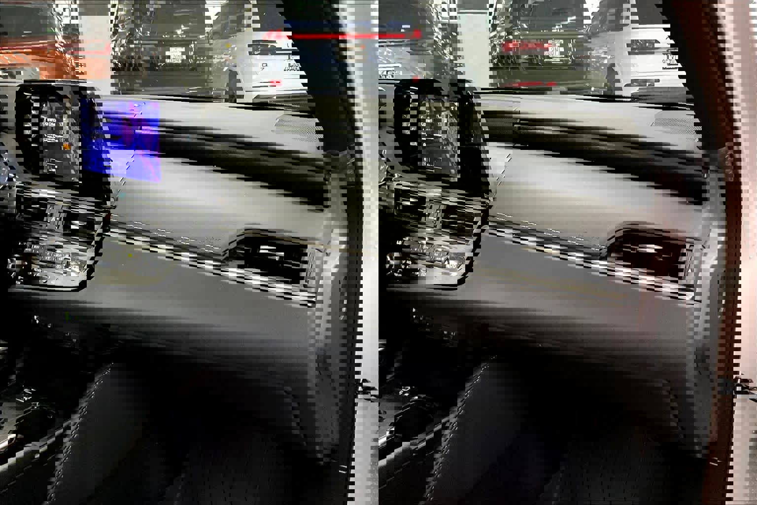 Used 2025 Lexus ES 300h w/ Premium Package image 18