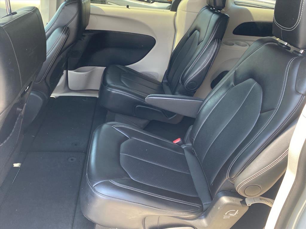 Used 2024 Chrysler Pacifica Touring-L FWD image 21