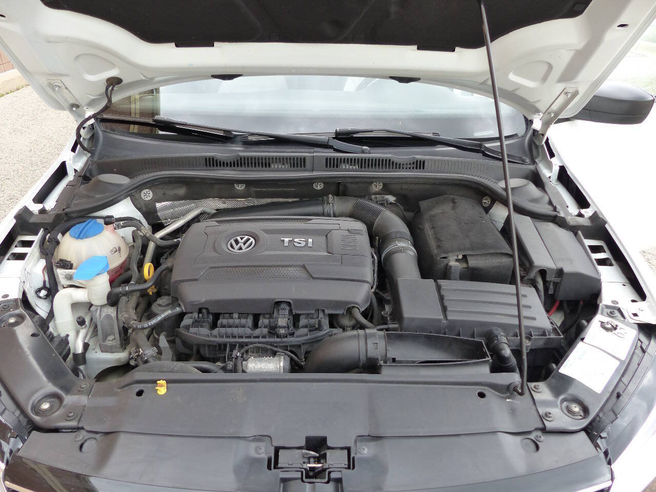 Used 2015 Volkswagen Jetta Sport FWD image 16