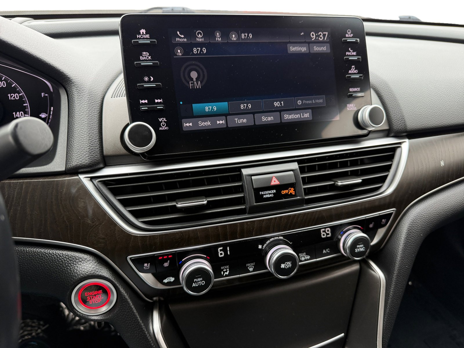 Used 2020 Honda Accord Touring image 12