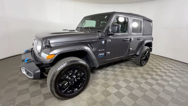 Used 2024 Jeep Wrangler Unlimited Sahara w/ Technology Group AWD/4WD image 10