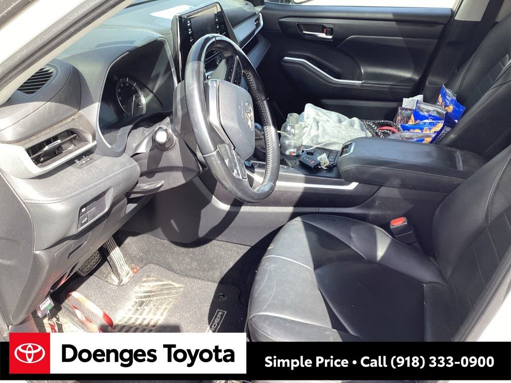 Used 2020 Toyota Highlander XLE image 18