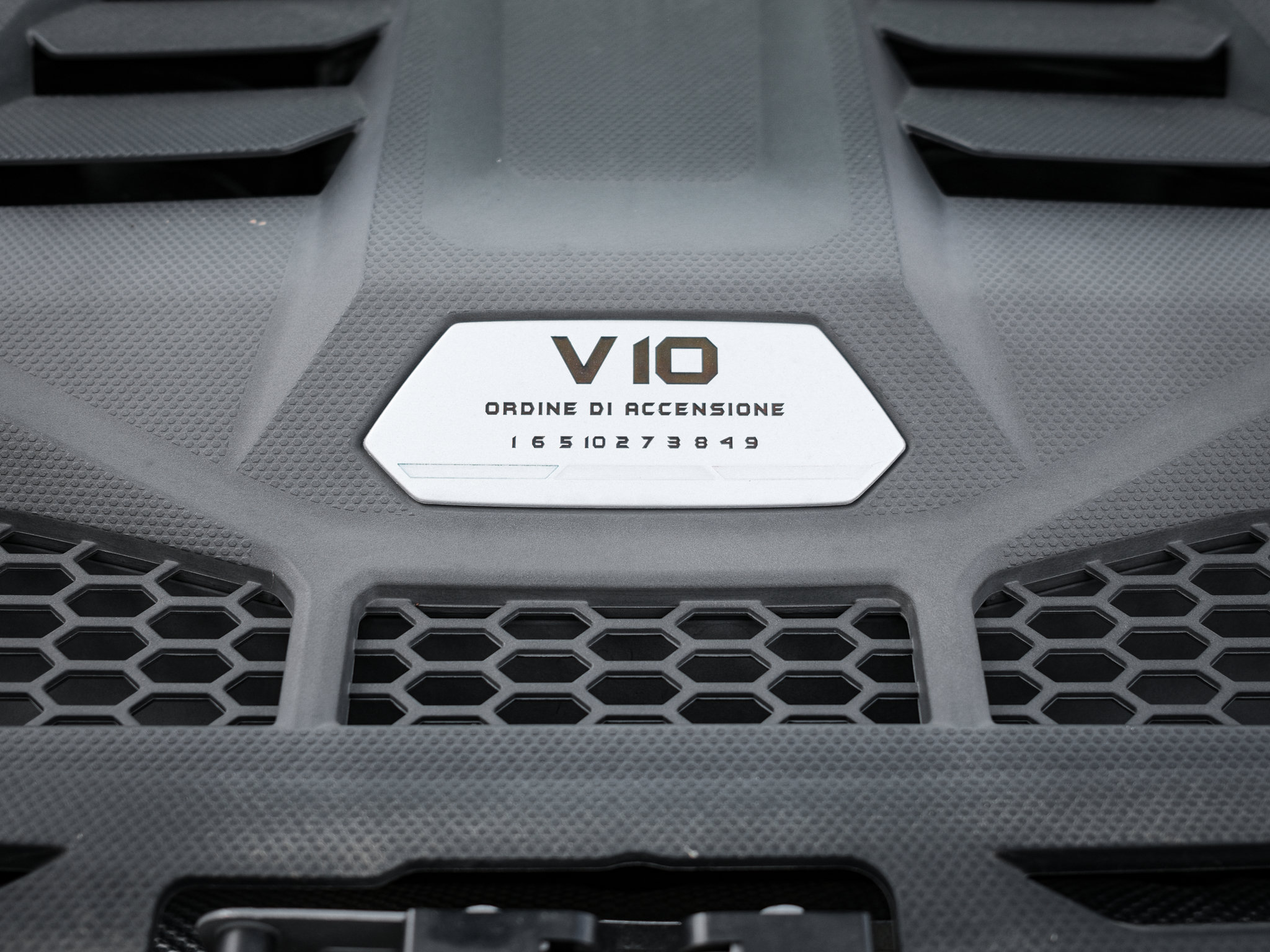 Used 2021 Lamborghini Huracan EVO RWD image 30