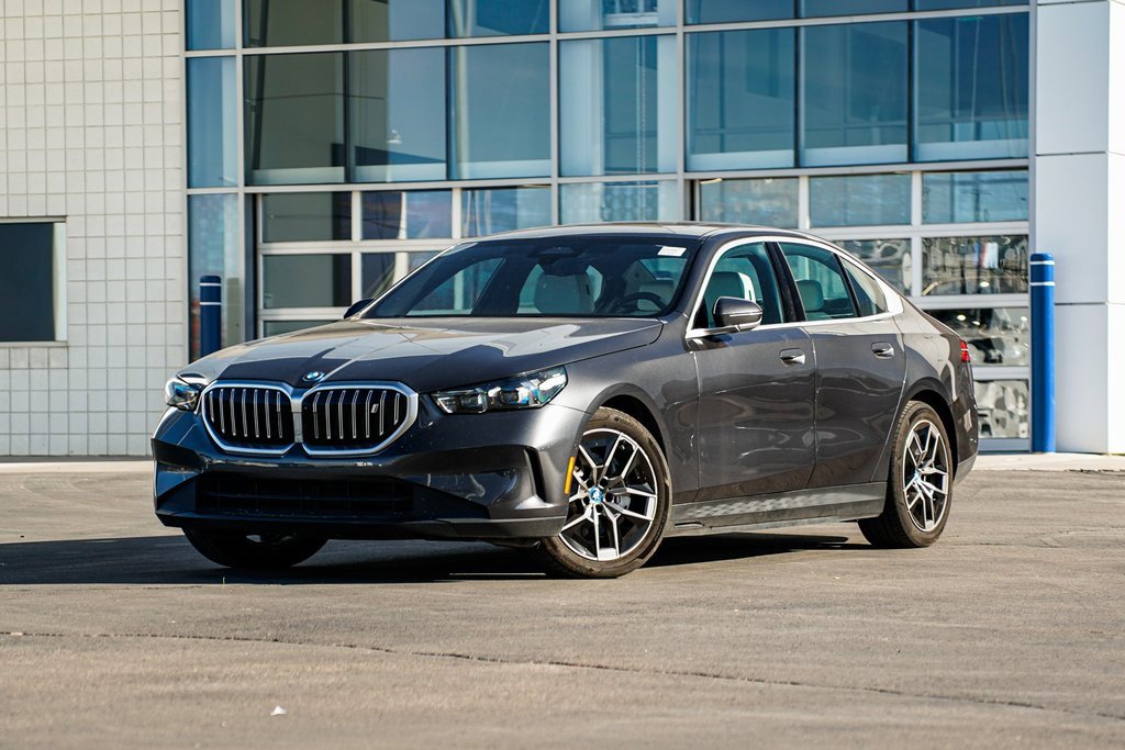 Used 2025 BMW i5 xDrive40 w/ Premium Package image 1