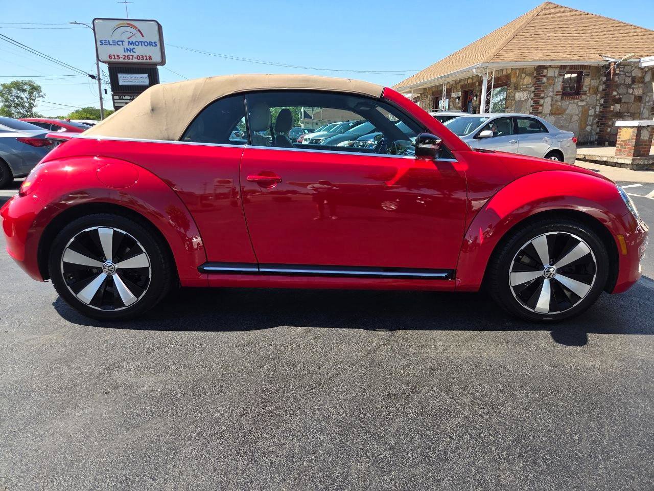 Used 2013 Volkswagen Beetle Turbo 60's Edition FWD image 6