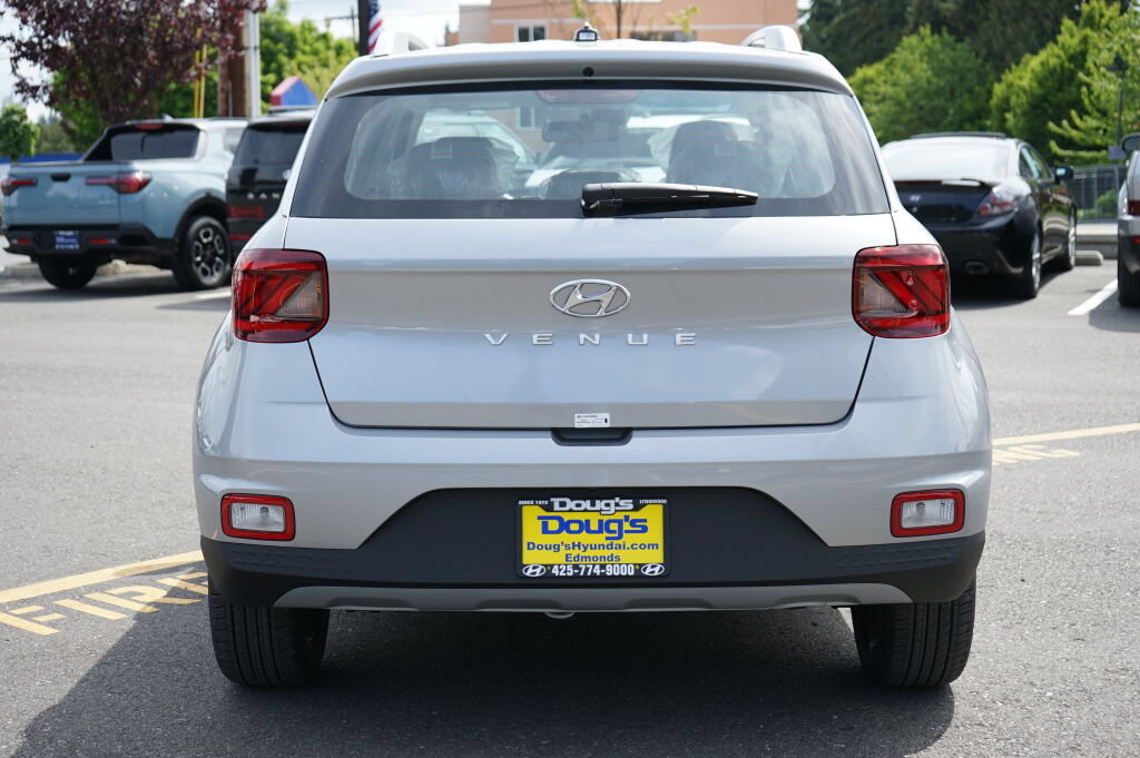 Used 2025 Hyundai Venue SEL FWD image 6