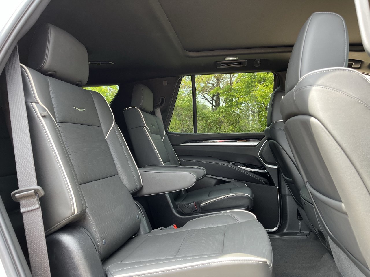 Used 2025 Cadillac Escalade Sport w/ LPO, Floor Liner Package AWD/4WD image 27