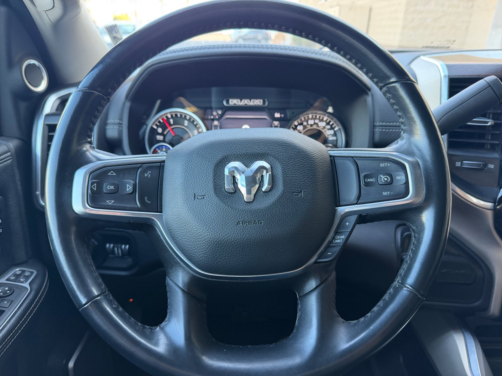 Used 2024 RAM 2500 Laramie AWD/4WD image 9