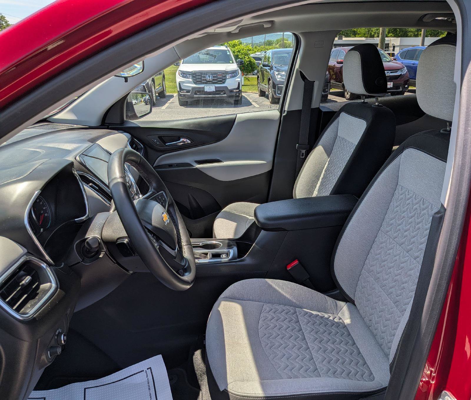 Used 2023 Chevrolet Equinox LT AWD/4WD image 13