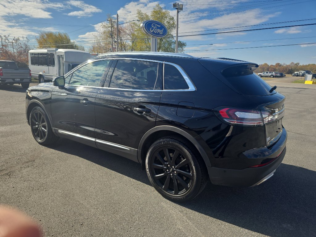 Used 2022 Lincoln Nautilus Reserve w/ Equipment Group 201A image 13