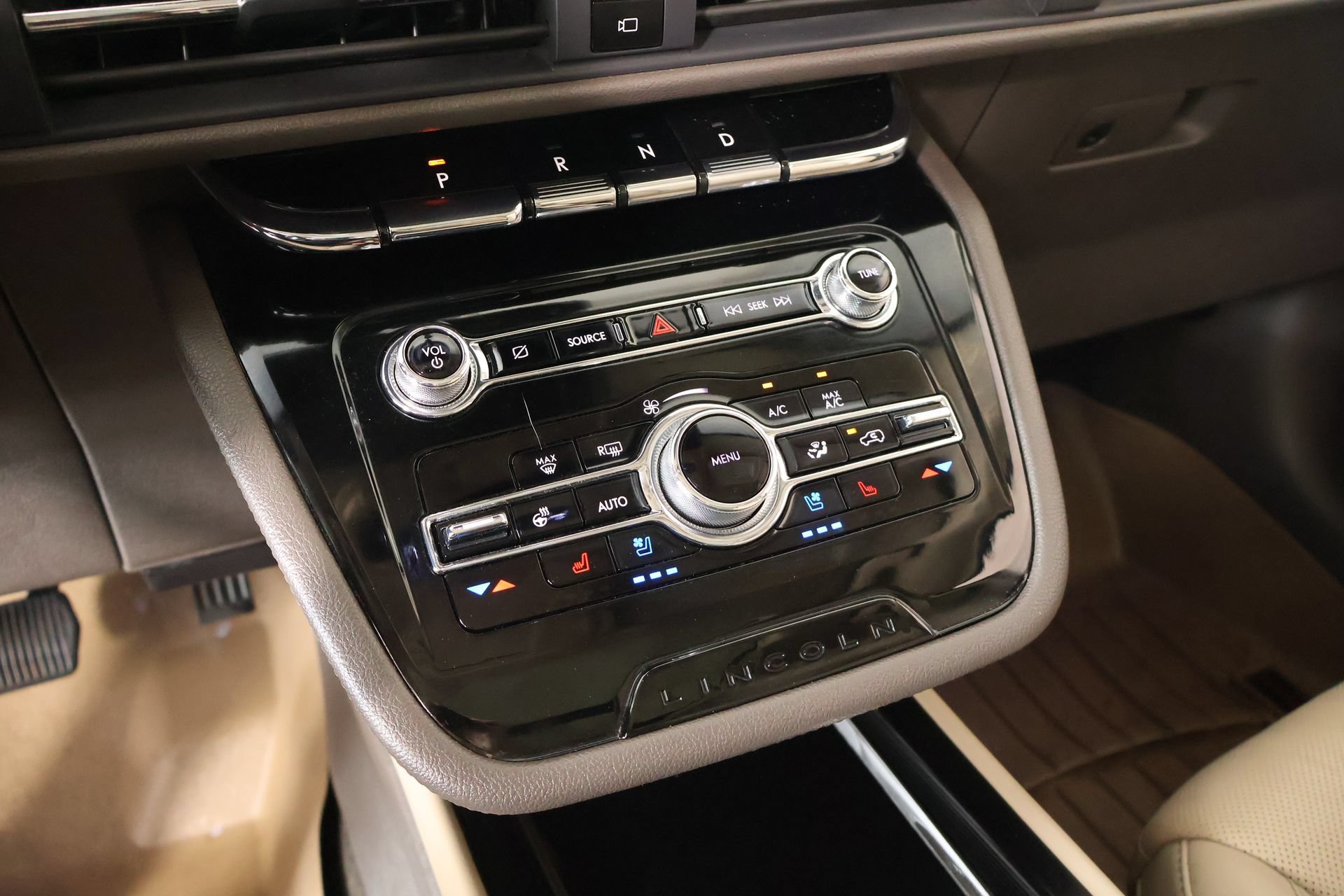 Used 2021 Lincoln Corsair Reserve w/ Elements Package FWD image 8