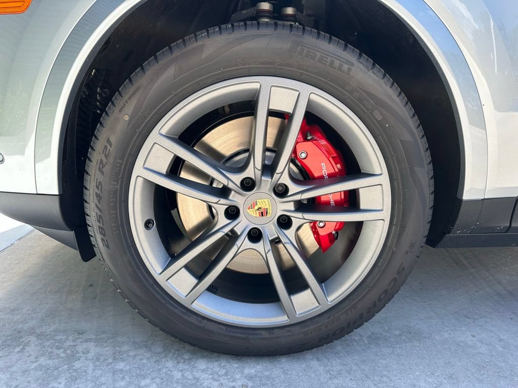 Certified 2025 Porsche Cayenne S AWD/4WD image 42