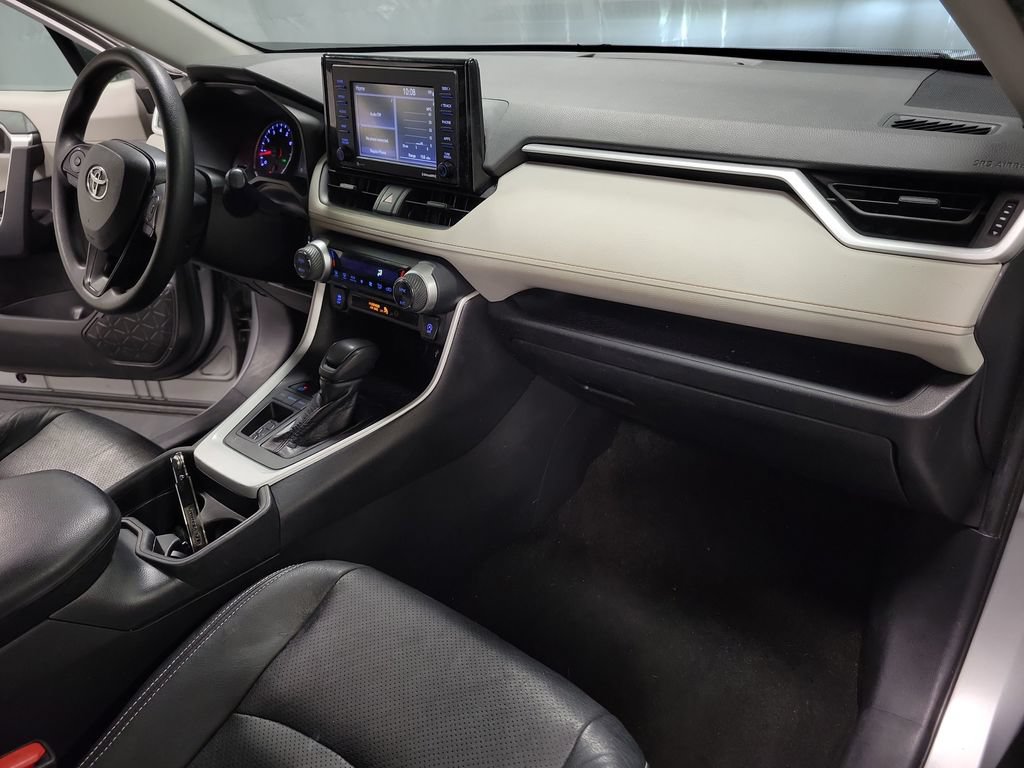 Used 2020 Toyota RAV4 XLE FWD image 30