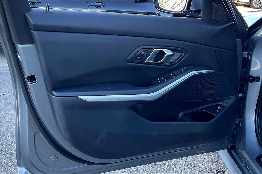 Used 2024 BMW 330i Sedan w/ Convenience Package image 23