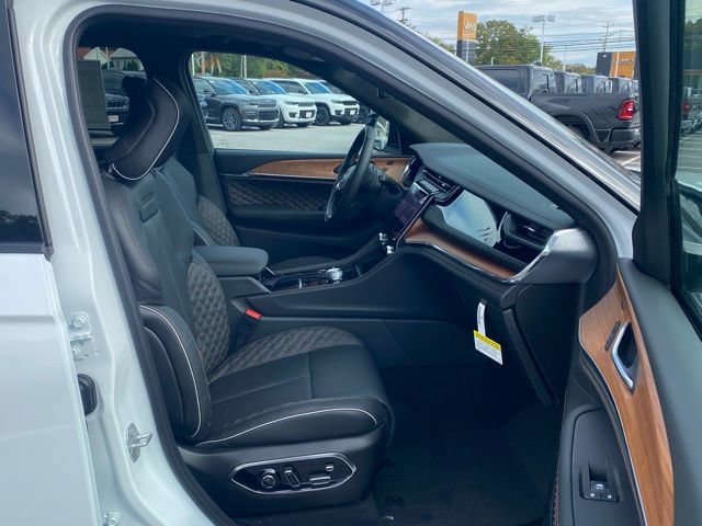New 2025 Jeep Grand Cherokee L Summit AWD/4WD image 30