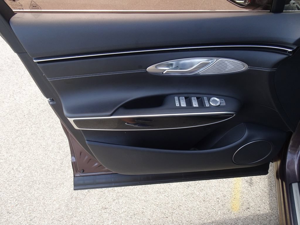 Used 2023 Genesis GV70 2.5T AWD/4WD image 12