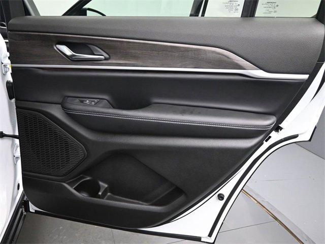 New 2025 Jeep Grand Cherokee L Limited image 16