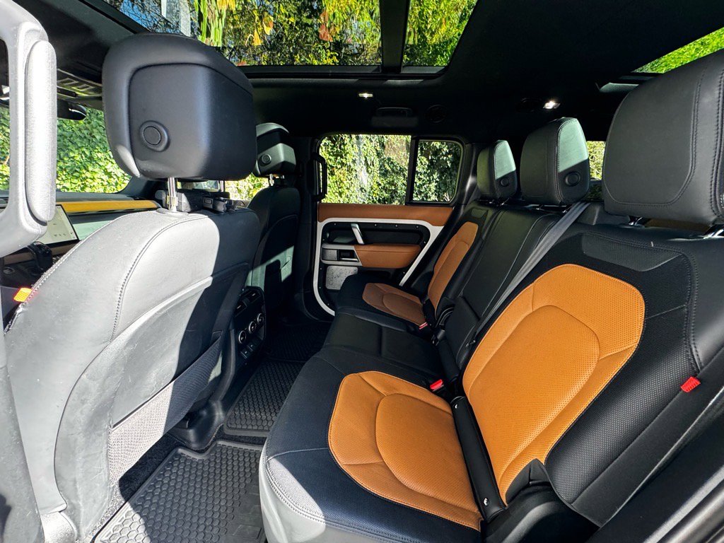 Used 2023 Land Rover Defender 130 X-Dynamic SE image 18