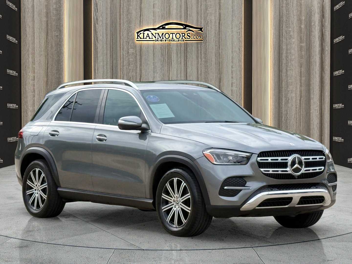 Used 2025 Mercedes-Benz GLE 450e 4MATIC image 1