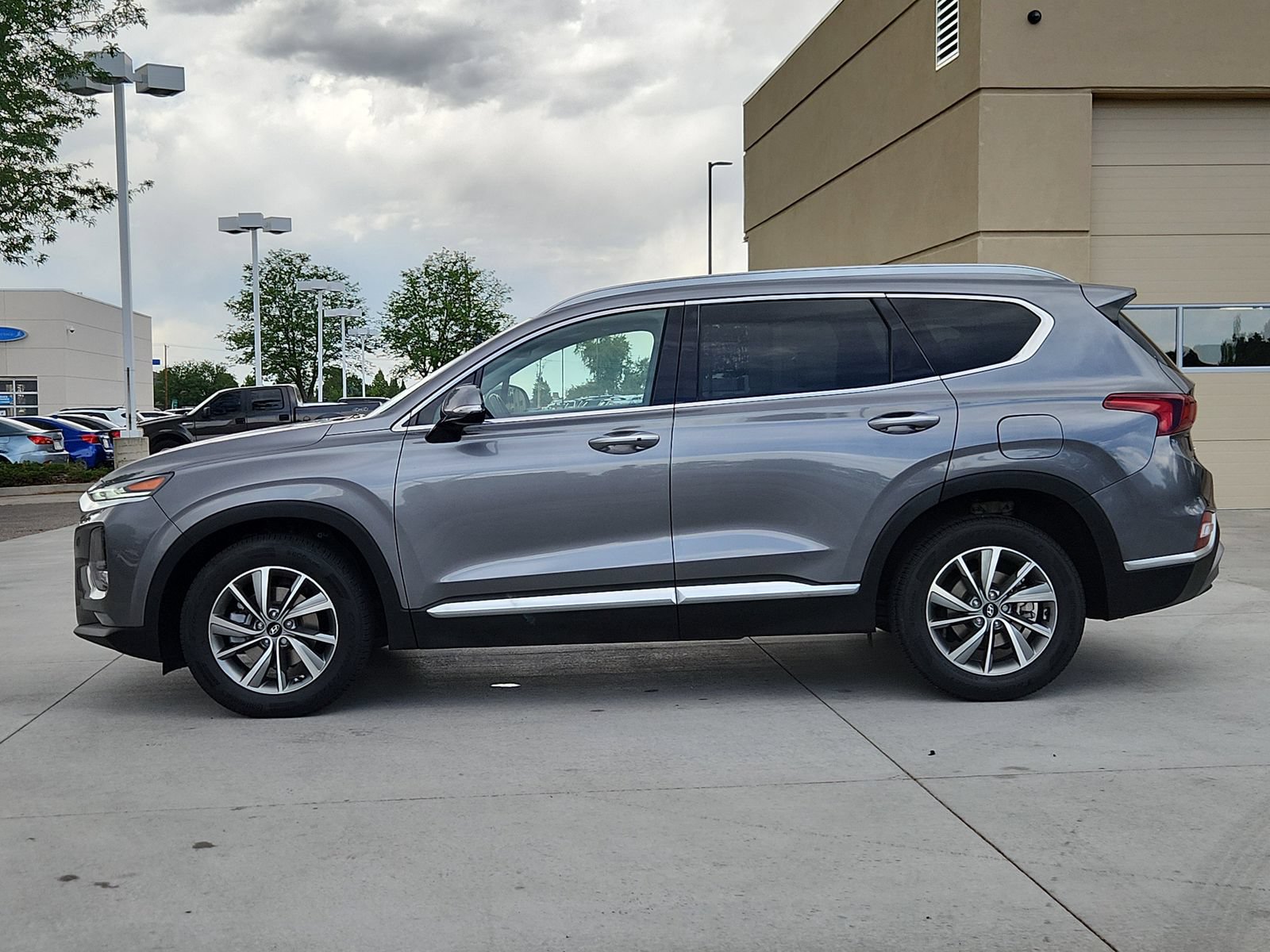 Used 2019 Hyundai Santa Fe Limited AWD/4WD image 2
