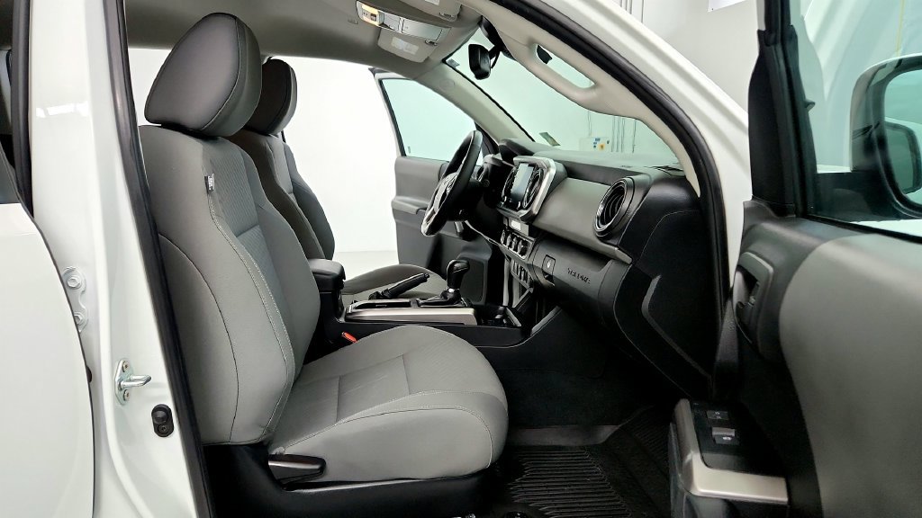 Certified 2023 Toyota Tacoma SR5 AWD/4WD image 17