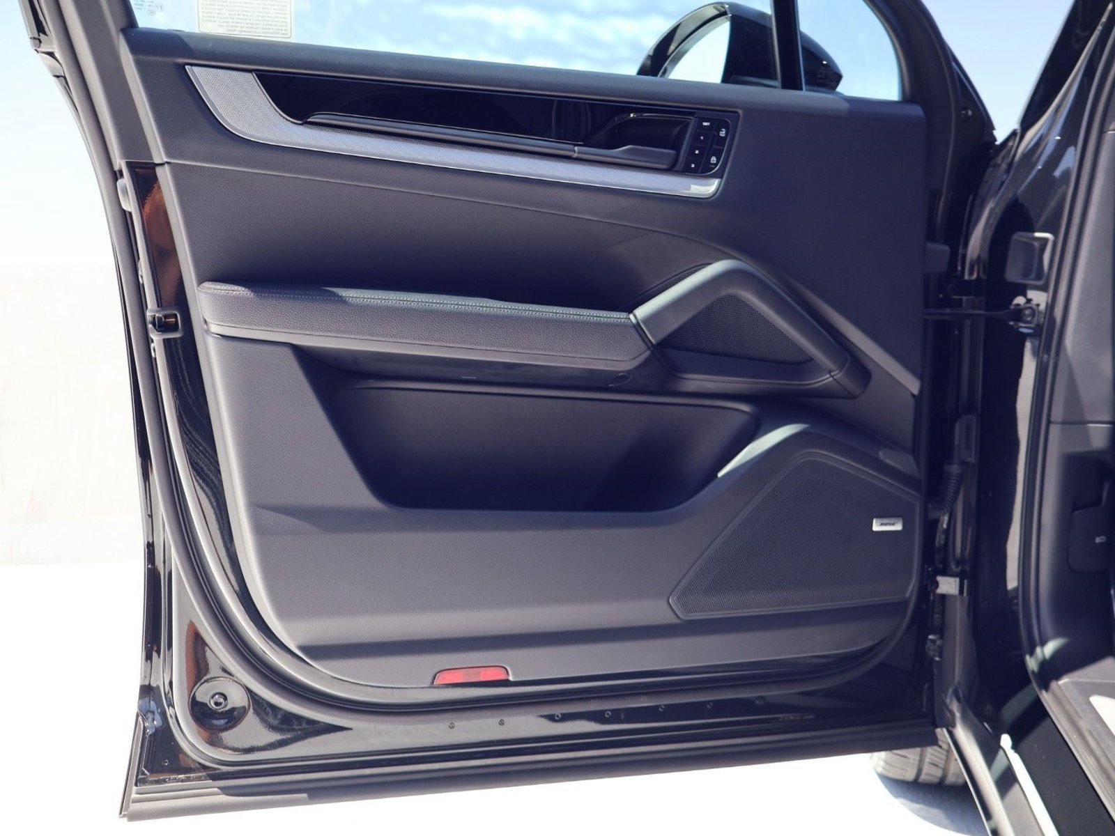 Certified 2025 Porsche Cayenne E-Hybrid AWD/4WD image 14
