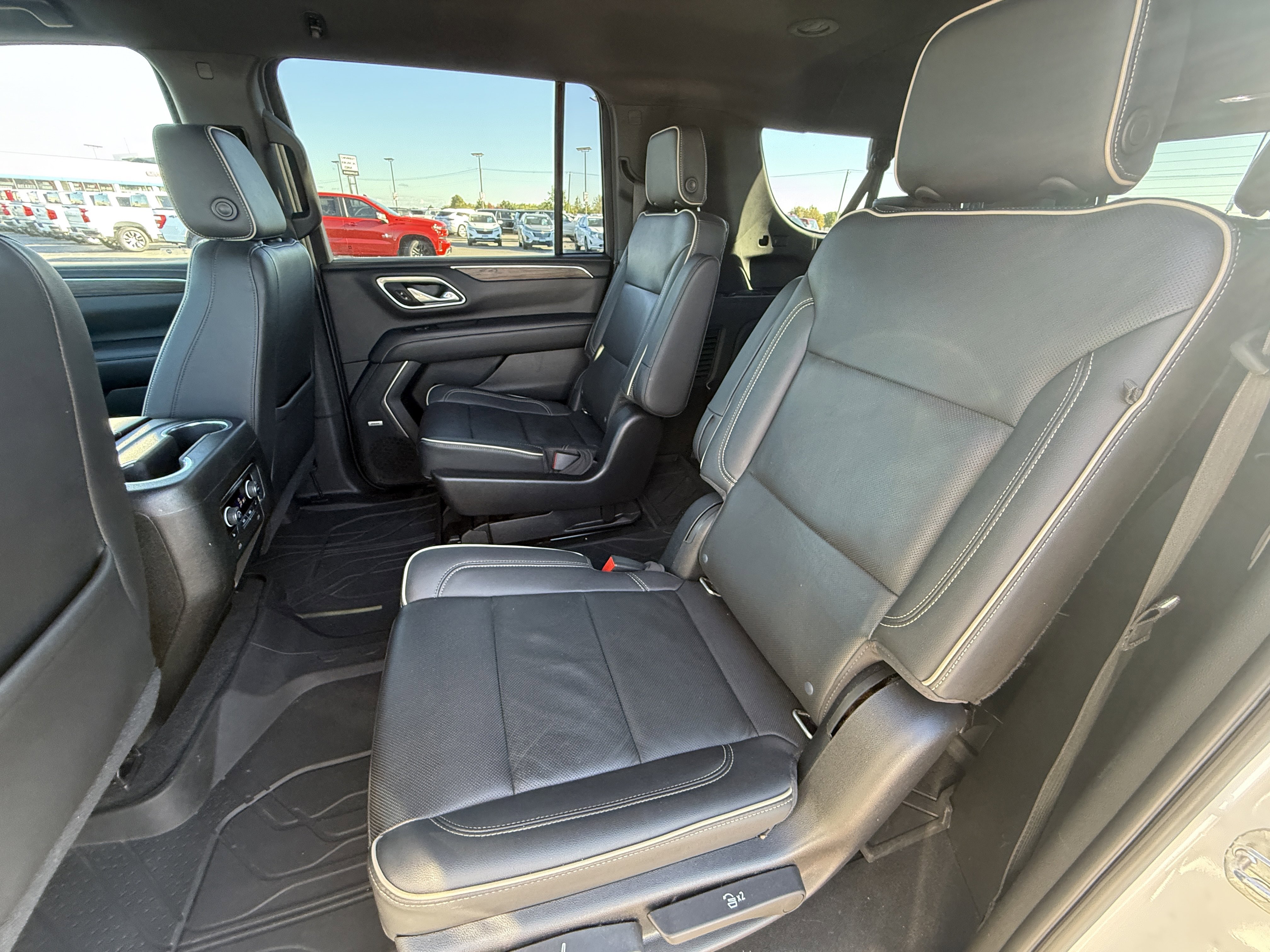Used 2021 Chevrolet Suburban Premier image 13