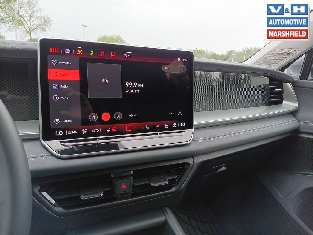 Used 2026 Volkswagen Tiguan SE AWD/4WD image 8
