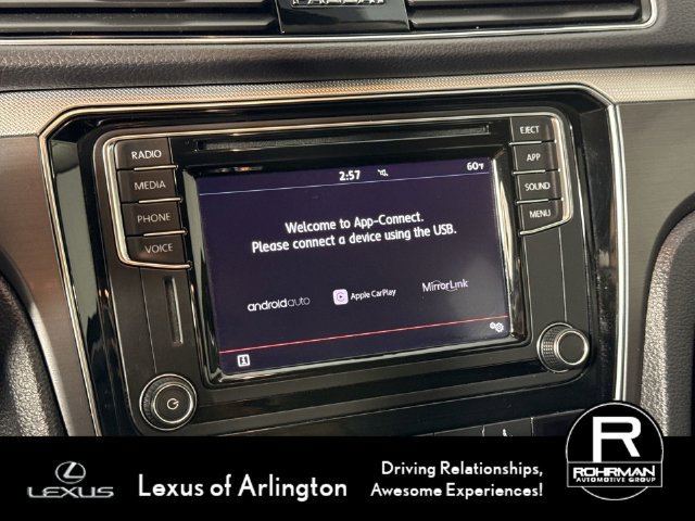 Used 2018 Volkswagen Passat 2.0T R-Line w/ R-Line Lighting Package FWD image 7