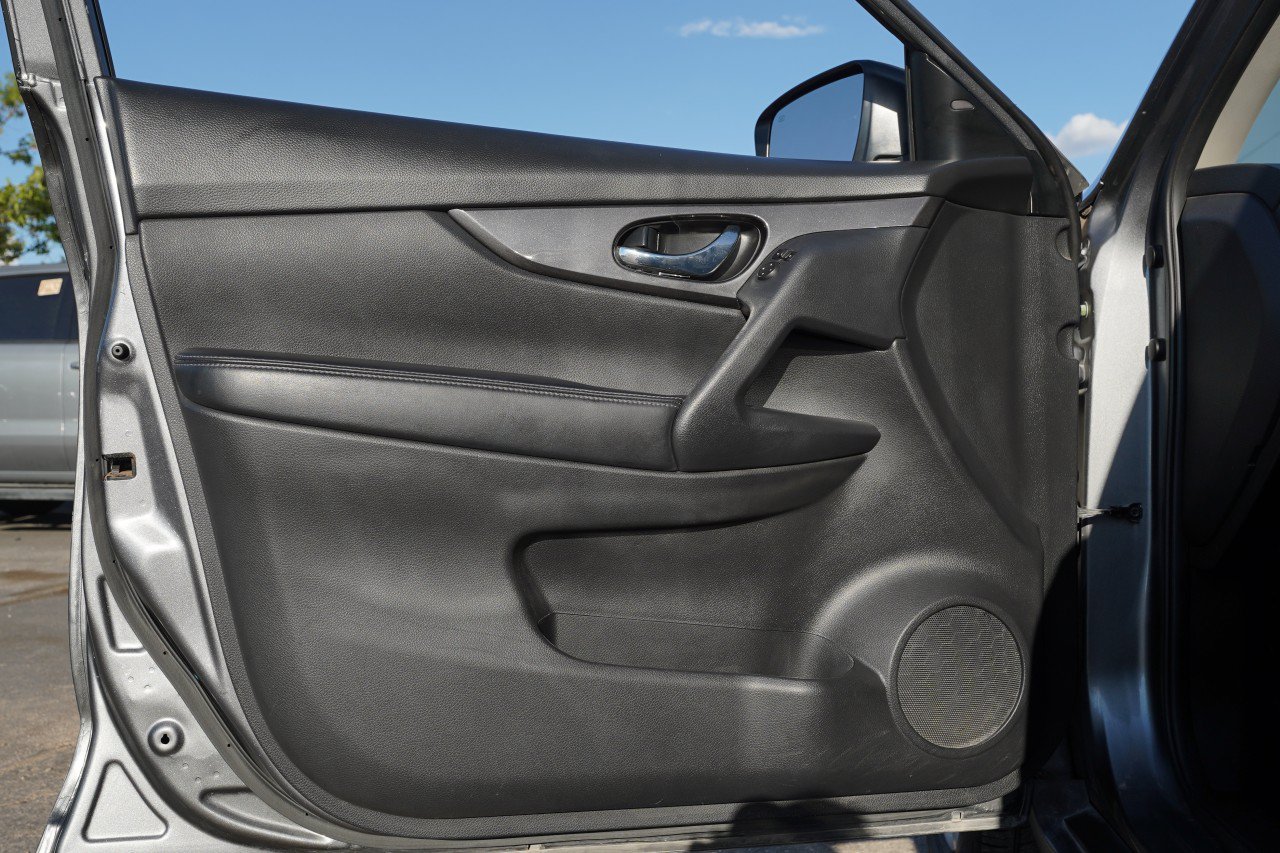 Used 2020 Nissan Rogue SV FWD image 19