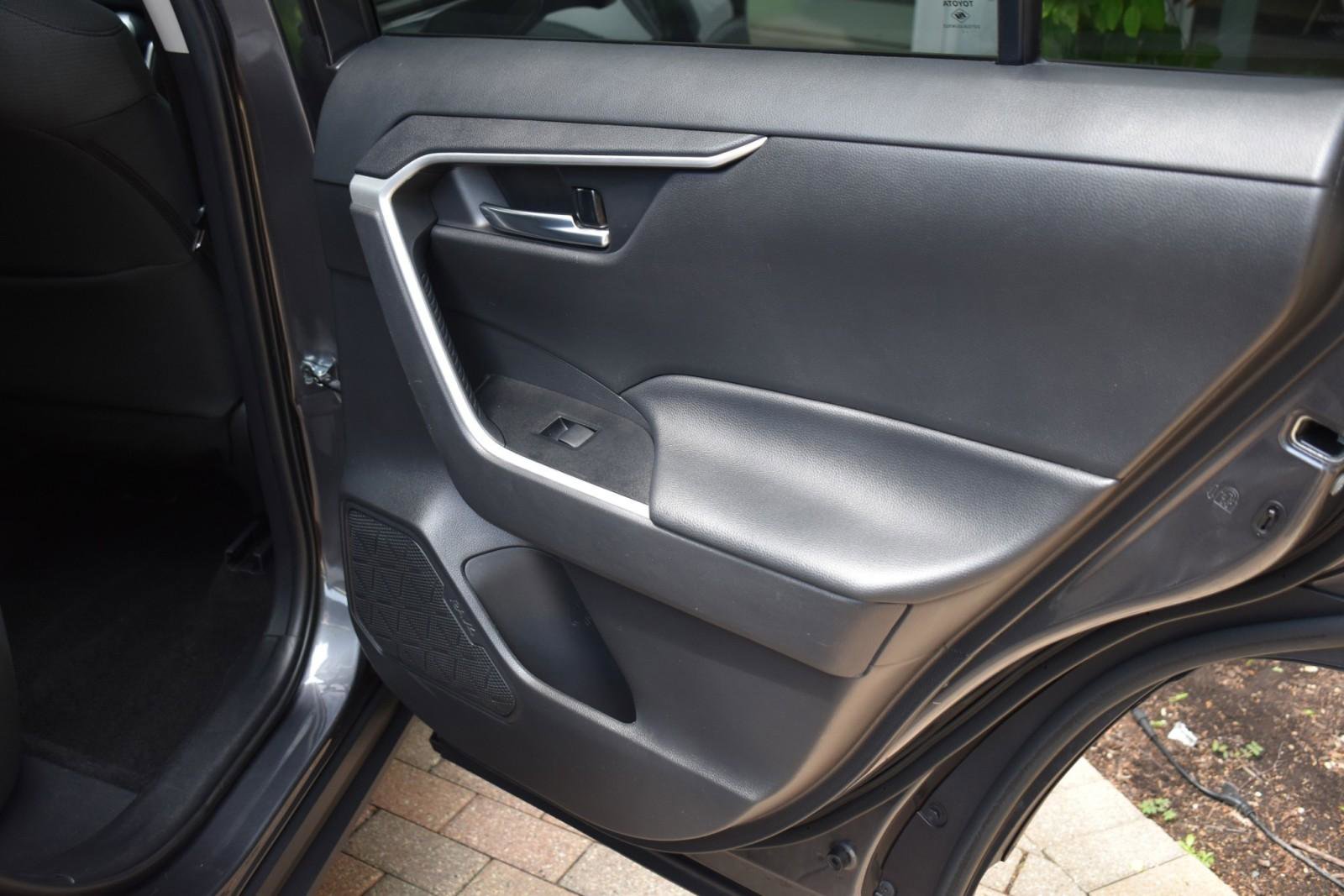 Used 2021 Toyota RAV4 XLE image 37