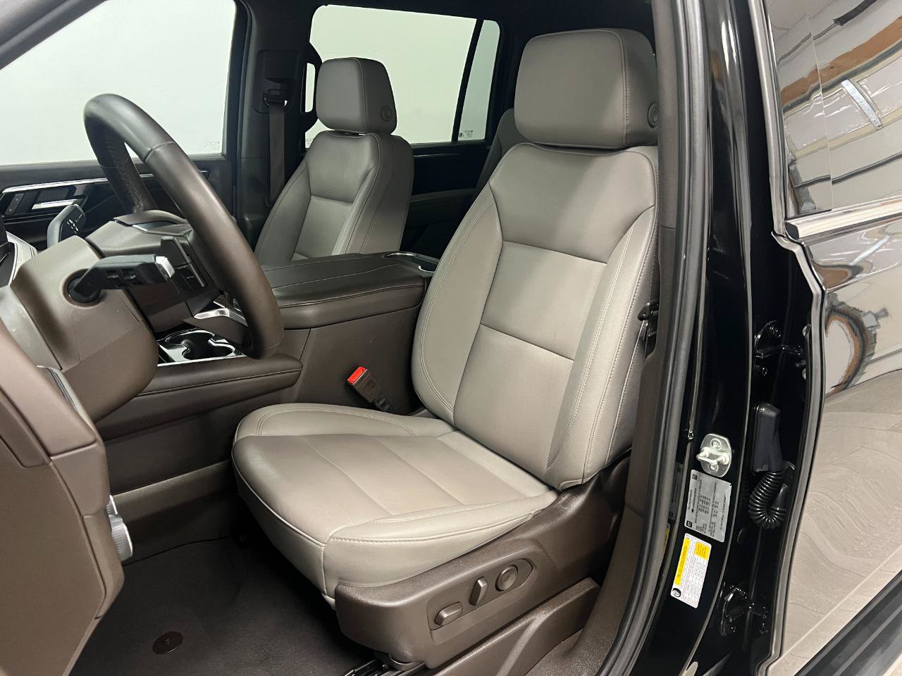 Used 2025 Chevrolet Suburban LT AWD/4WD image 25