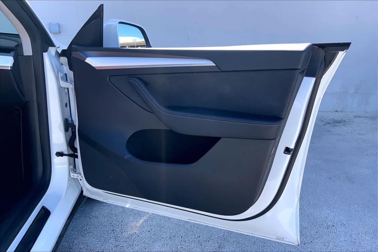 Used 2025 Tesla Model Y Long Range RWD image 28