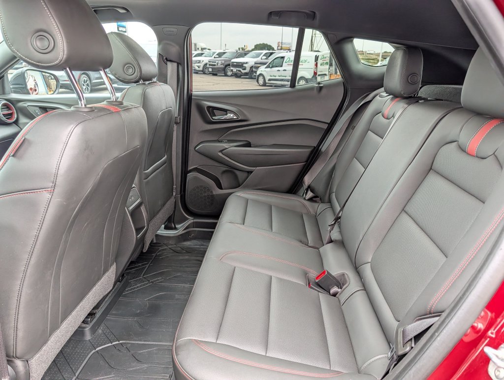 Used 2024 Chevrolet Trax RS w/ Sunroof Package FWD image 18