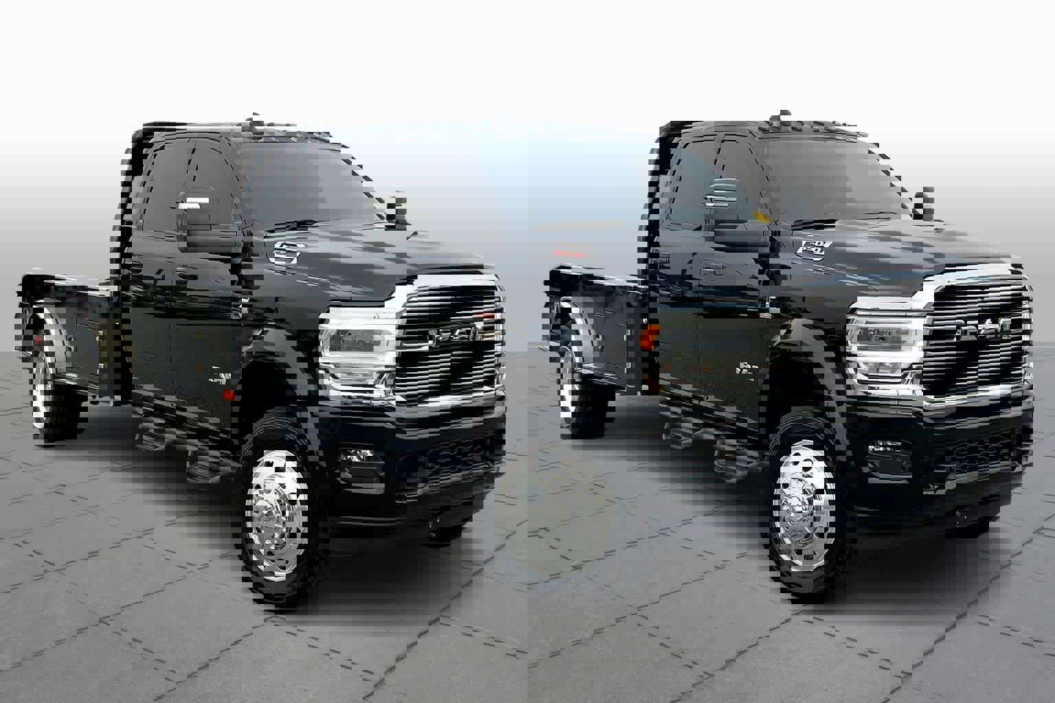 Used 2024 RAM 5500 Laramie image 2