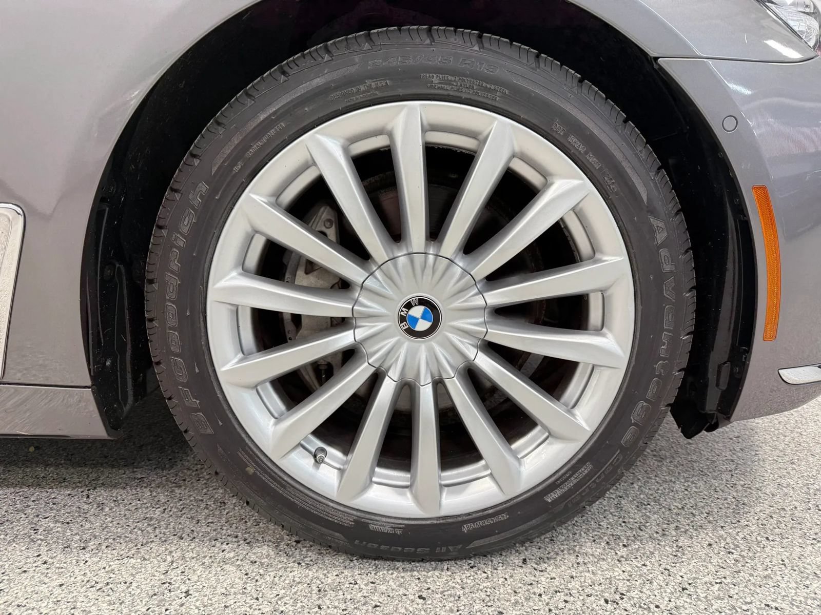 Used 2017 BMW 740i xDrive AWD/4WD image 18