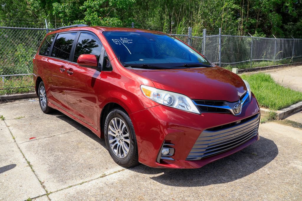Used 2020 Toyota Sienna XLE FWD image 1