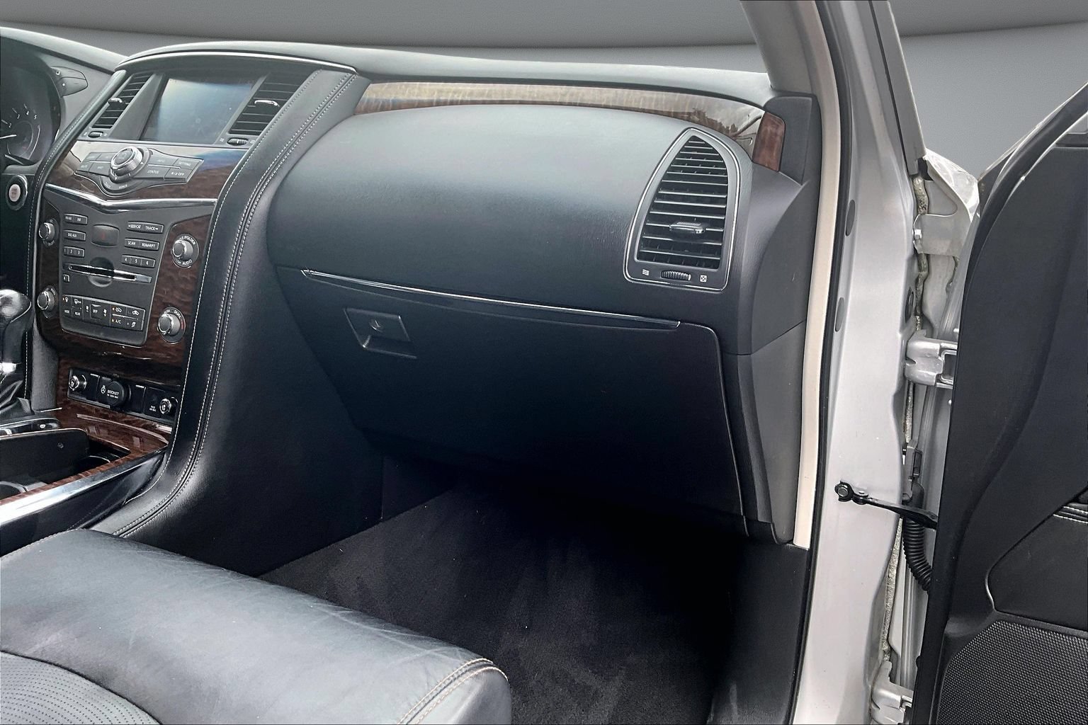Used 2017 Nissan Armada Platinum w/ Captain Seat Package AWD/4WD image 26