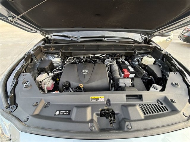 Certified 2022 Toyota Highlander Platinum image 34