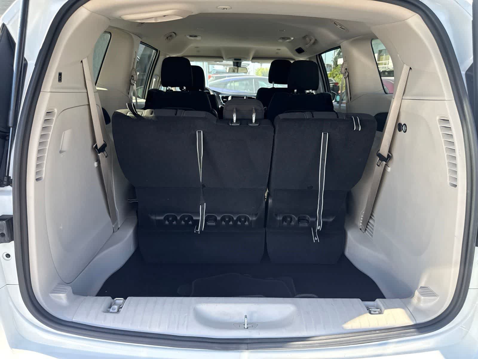 Used 2022 Chrysler Voyager LX FWD image 15