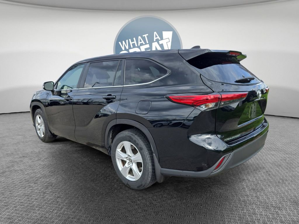 Used 2023 Toyota Highlander LE image 5