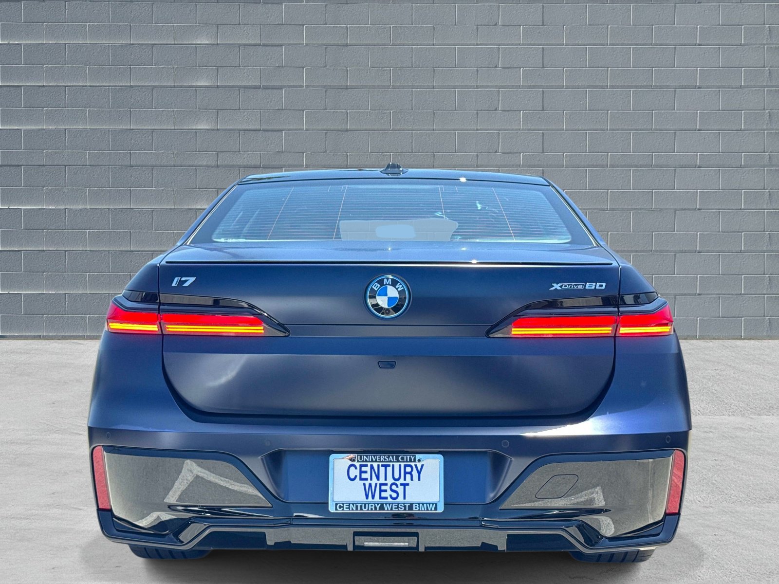 Used 2026 BMW i7 xDrive60 w/ Executive Package AWD/4WD image 4