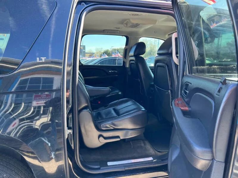 Used 2008 Chevrolet Suburban LT w/ LT Preferred Equipment Group image 14