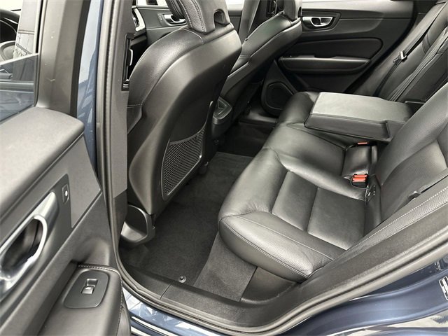 Used 2025 Volvo XC60 B5 Plus image 23
