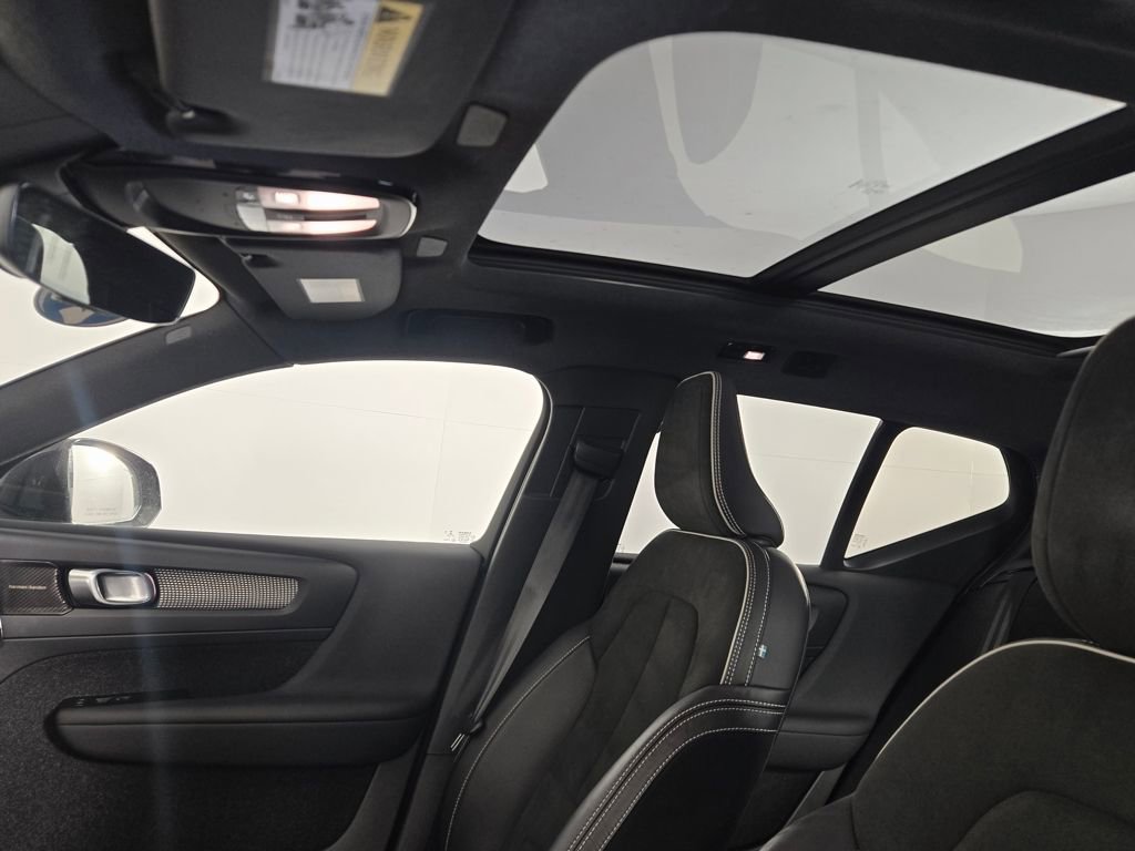 Used 2021 Volvo XC40 P8 Recharge w/ Advanced Package image 18