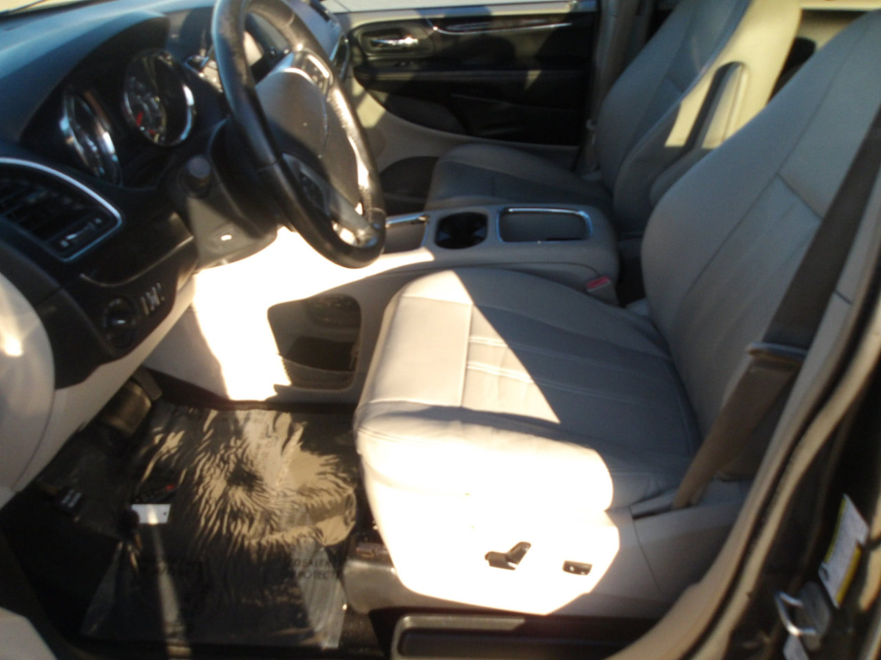 Used 2012 Chrysler Town & Country Touring-L w/ Trailer Tow Group image 17